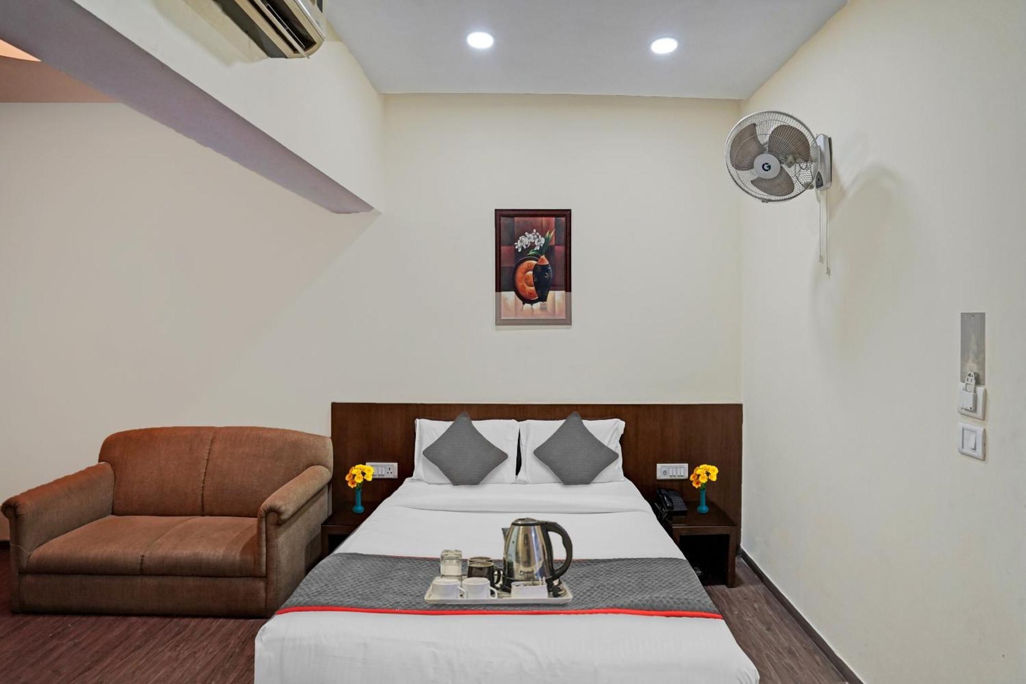 Hotel O Royal Regency Ghaziabad Bagian luar foto